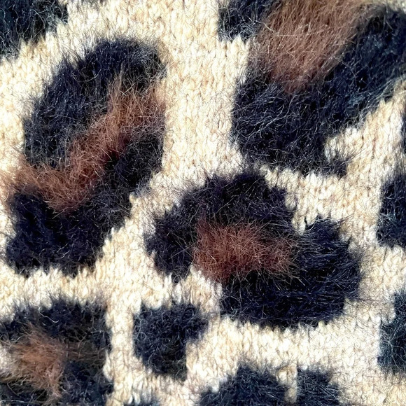 Ann Taylor LP women’s heavy furry cheetah print pullover Shoulder Button design. - Picture 3 of 7